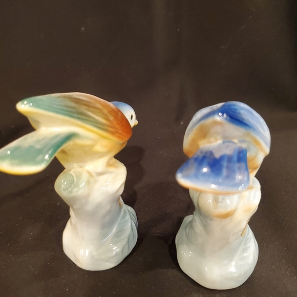 Vintage Pair Royal Copley Blue Yellow Green Blue Birds on a Leafy Stump - Picture 2 of 3